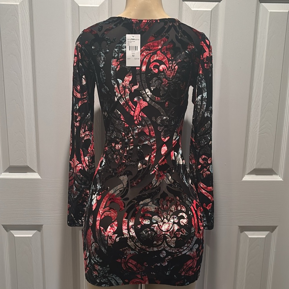 Fashion Nova-  Black and Red Patterned Dress size M - Picture 4 of 5